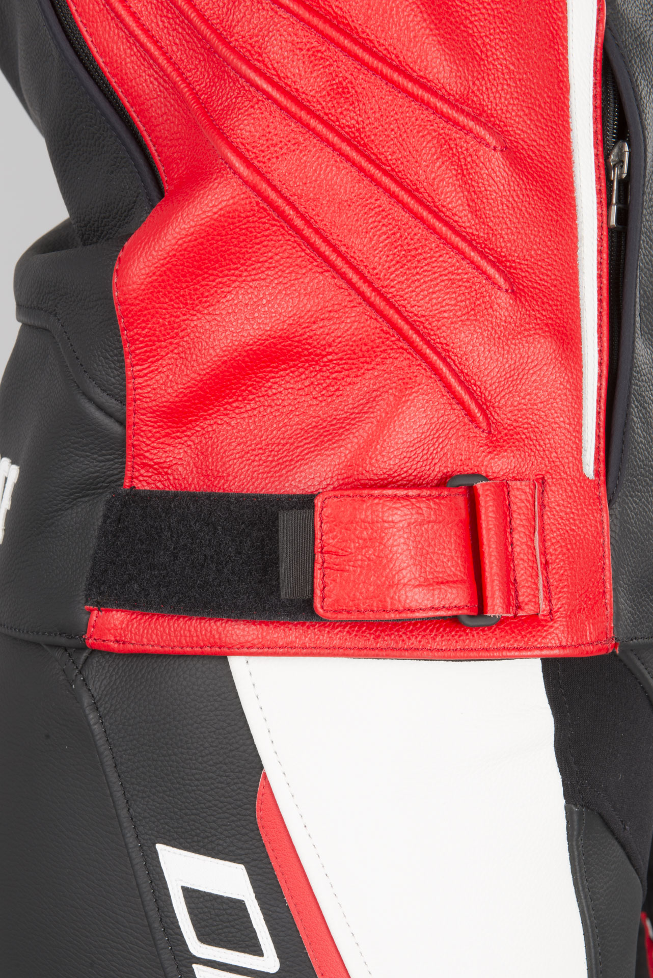 Skinnjakke Dame Dainese Avro D1 Svart Rød Hvit Nå 31% Du Skinnjakke Dame Dainese Avro D1 Svart Rød Hvit Nå 31% Du