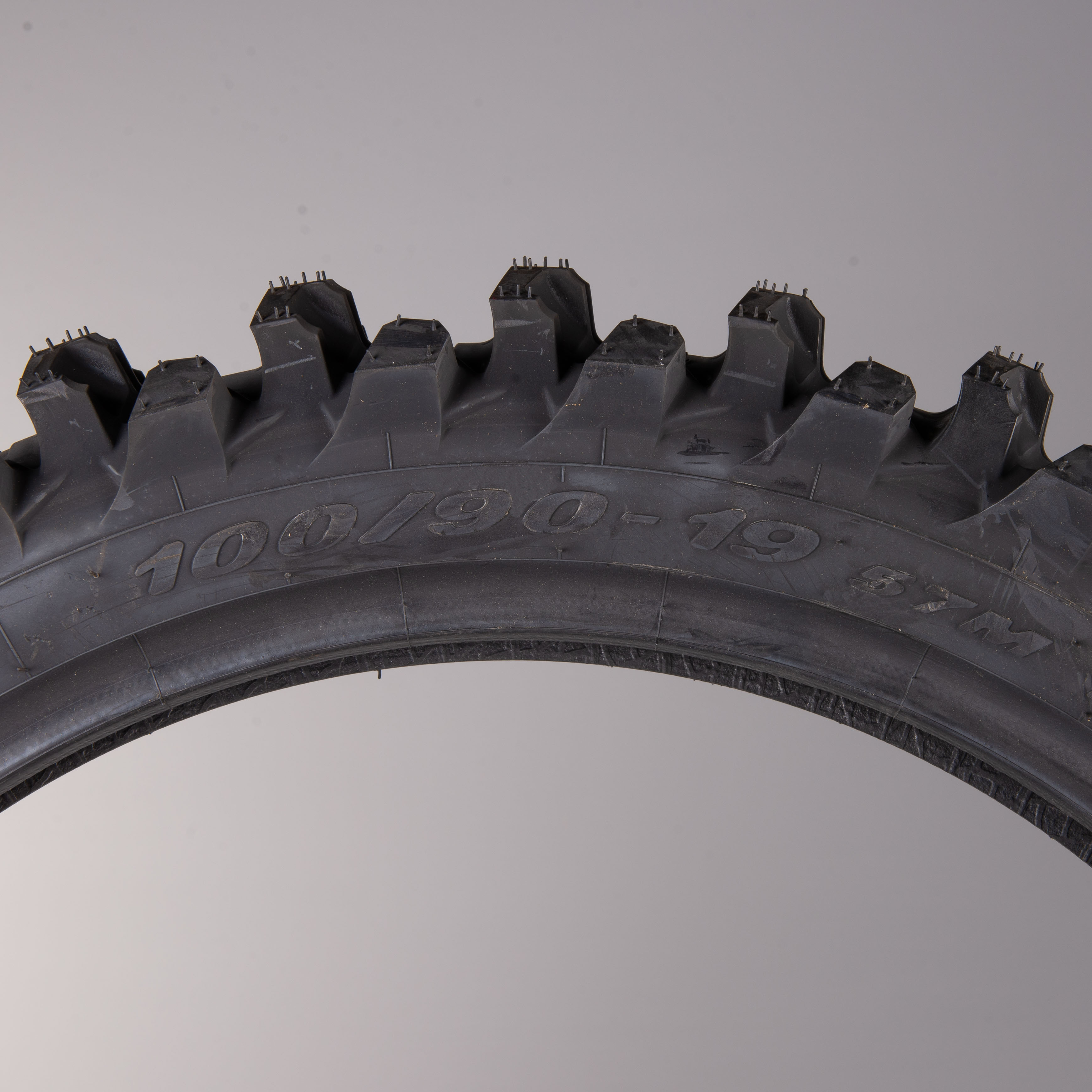 Achterband Pirelli Scorpion Soft 12"