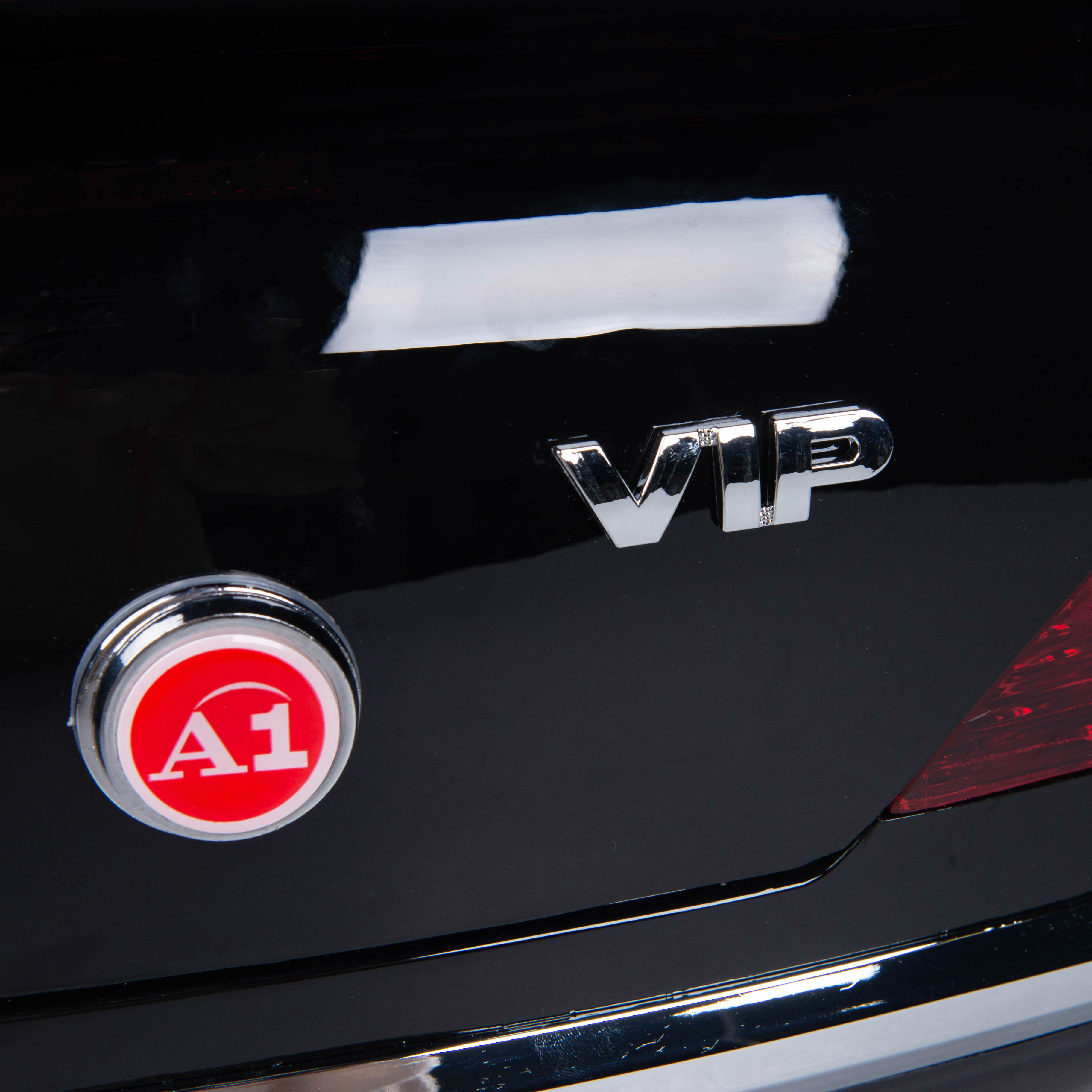 CustomAcces Mercedes Top Box Black