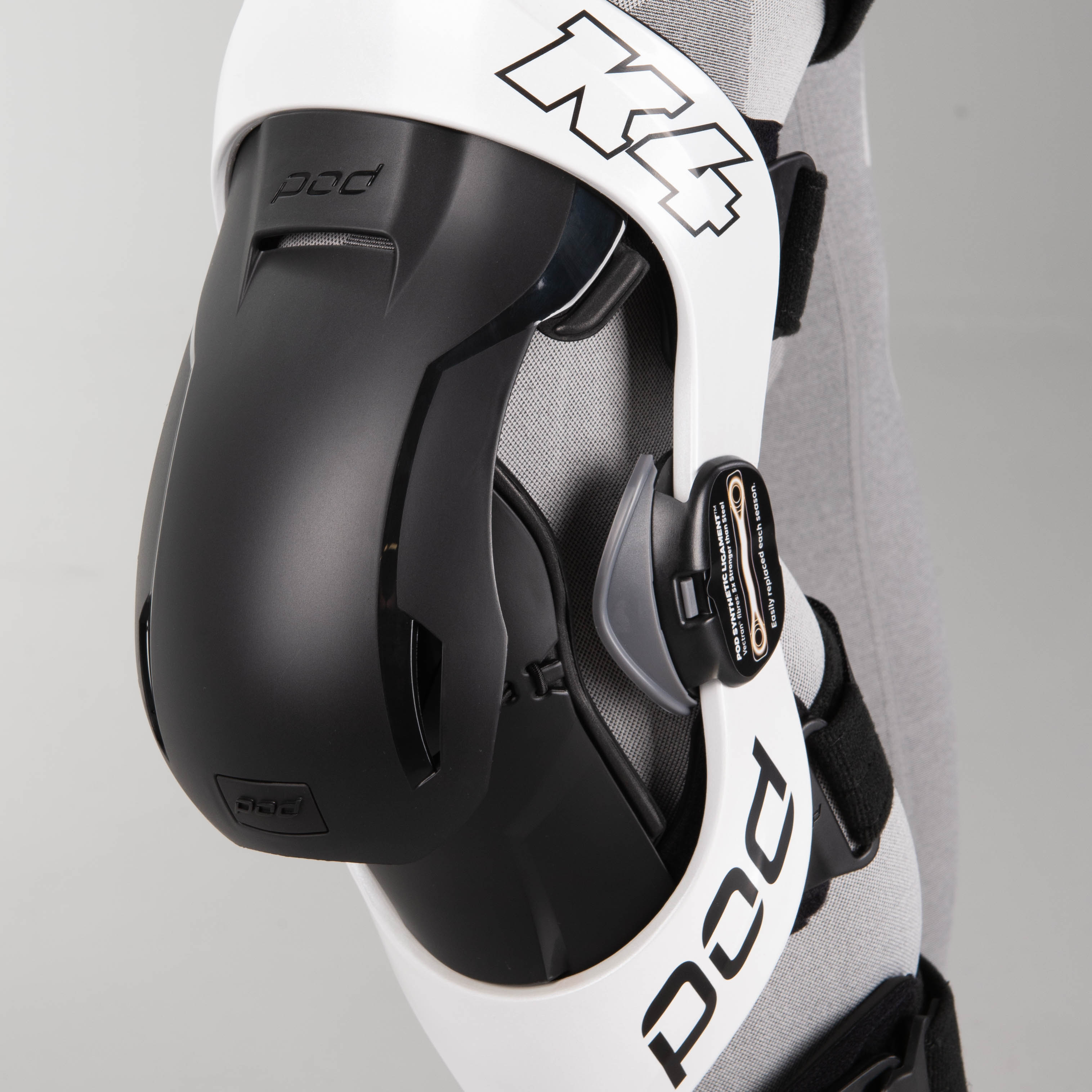 Rodillera Izquierda POD K4 2.0 Blanco-Negro