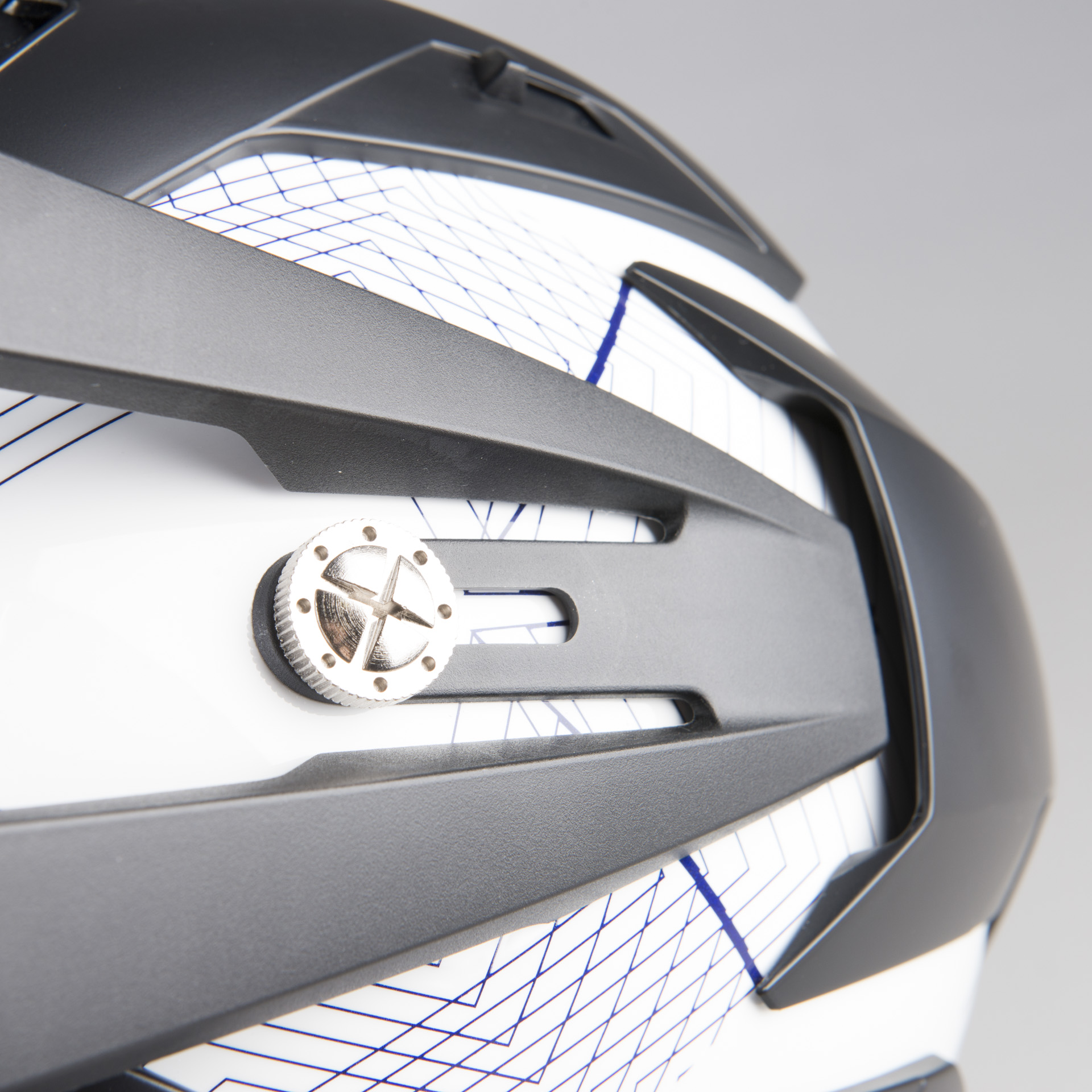 Casco Adventure Shark Explore-R Arachneus