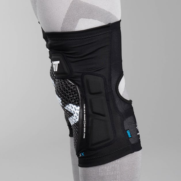 Leatt AirFlex Pro Knee Guard Black Get it dirt cheap! 24mx.co.uk Leatt AirFlex Pro Knee Guard Black Get it dirt cheap! 24mx.co.uk