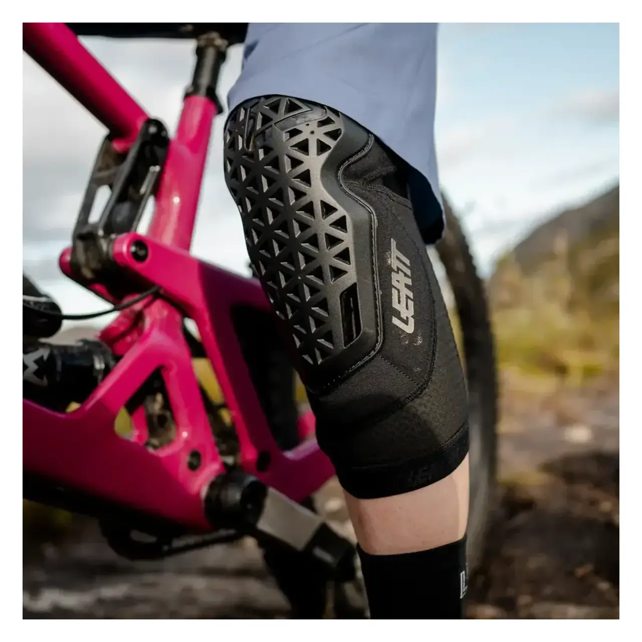Protector de Rodilla Leatt FlexMesh Cross V26