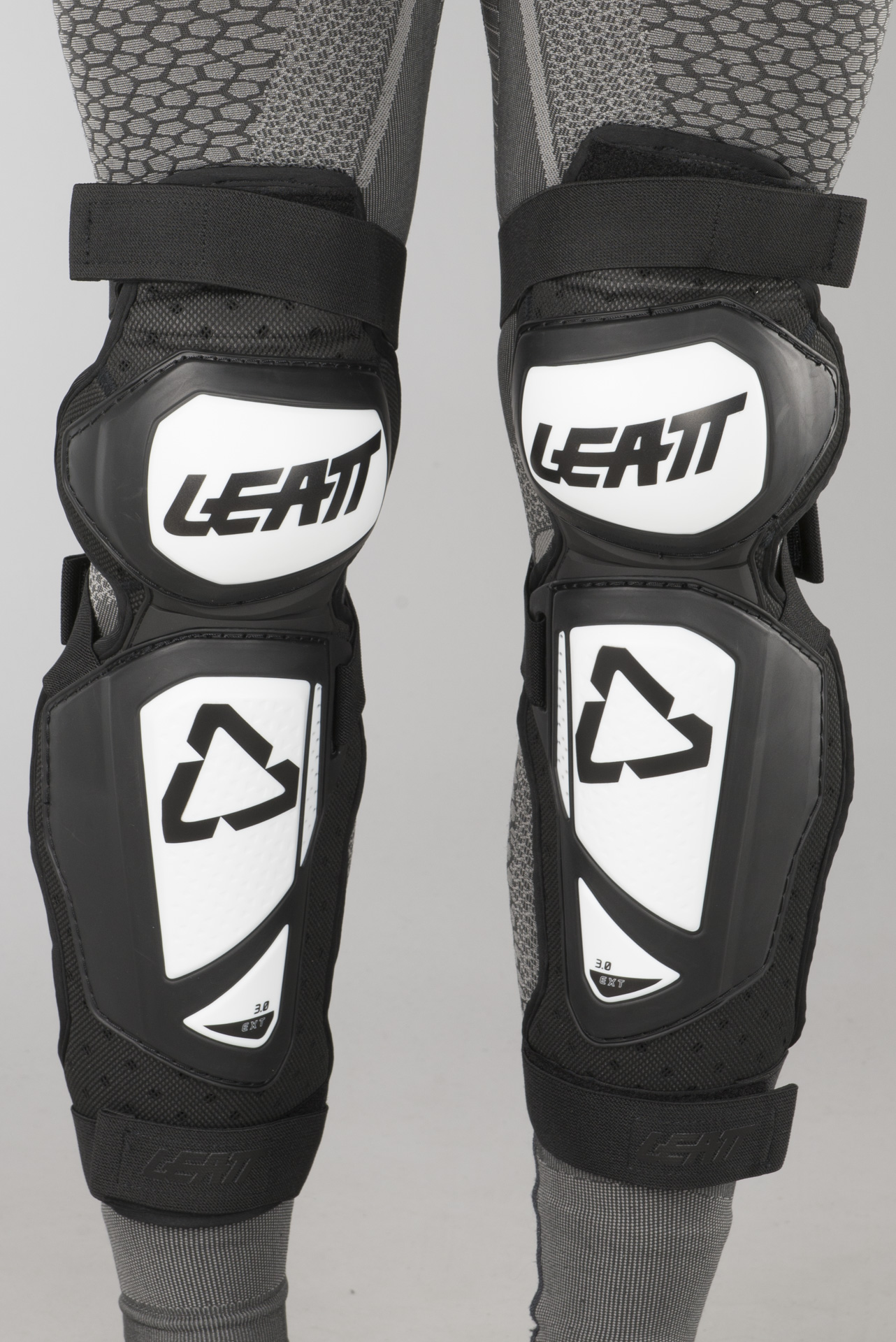 Knäskydd Leatt 3.0 EXT Vit Svart Knäskydd Leatt 3.0 EXT Vit Svart