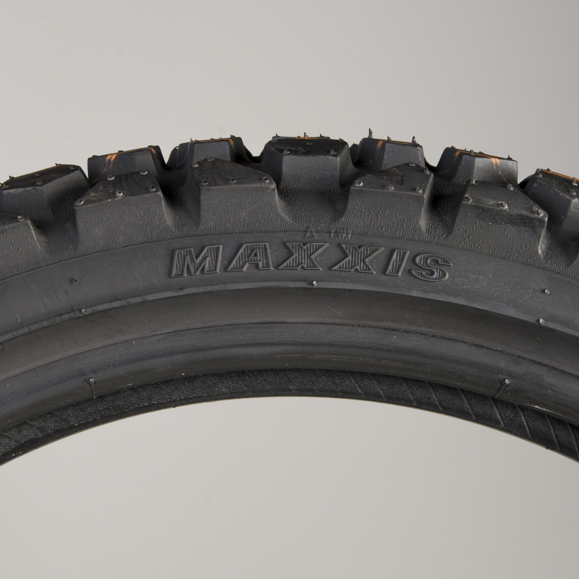 Maxxis M6034 Rear Tyre 18"