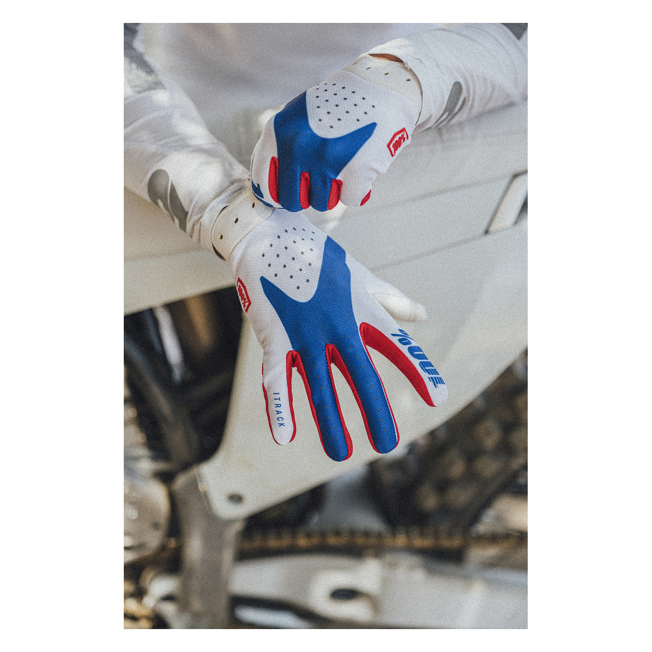 100% iTrack MX Gloves