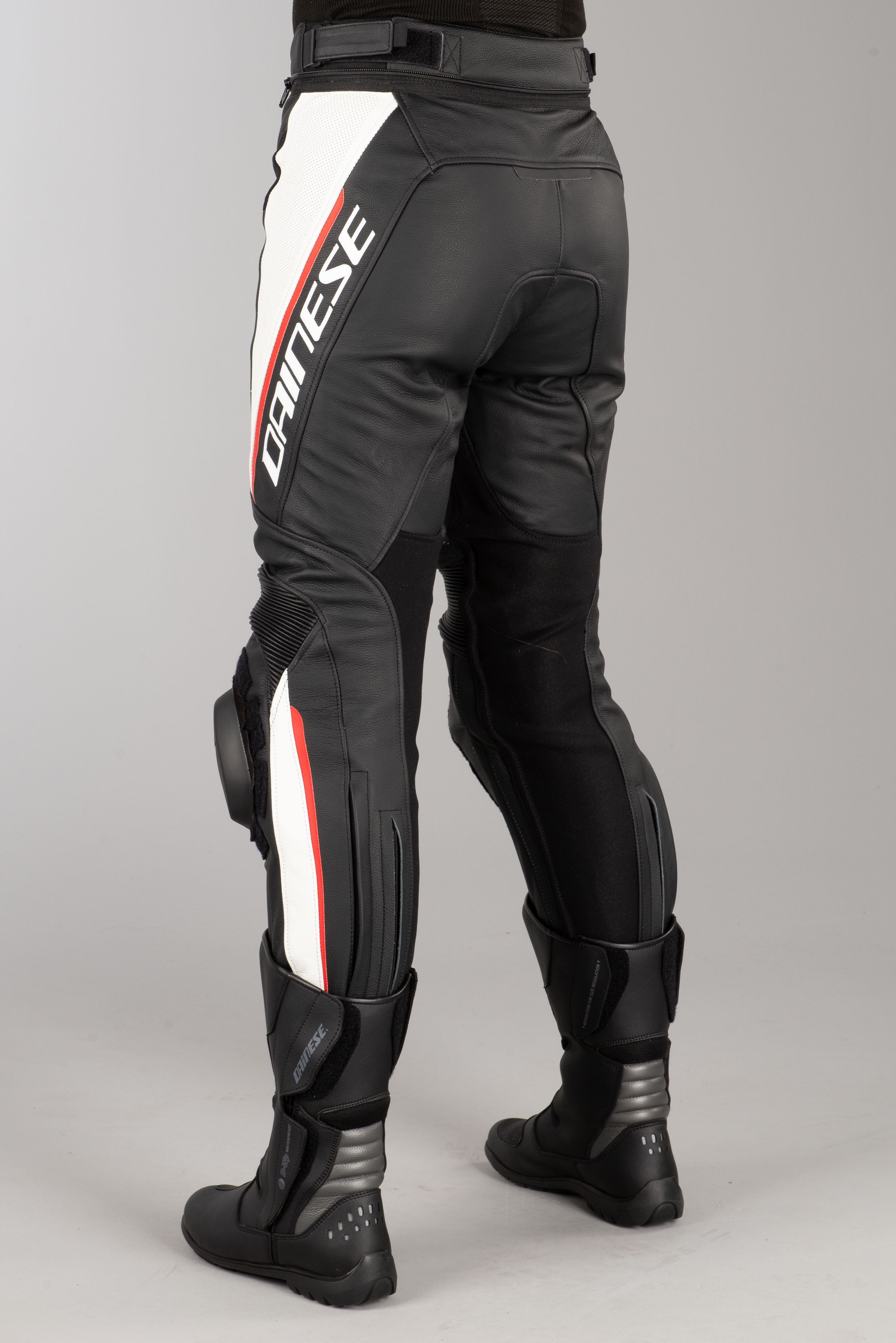 Skinnbukser Dame Dainese Delta 3 Perf. Svart Hvit Rød Skinnbukser Dame Dainese Delta 3 Perf. Svart Hvit Rød