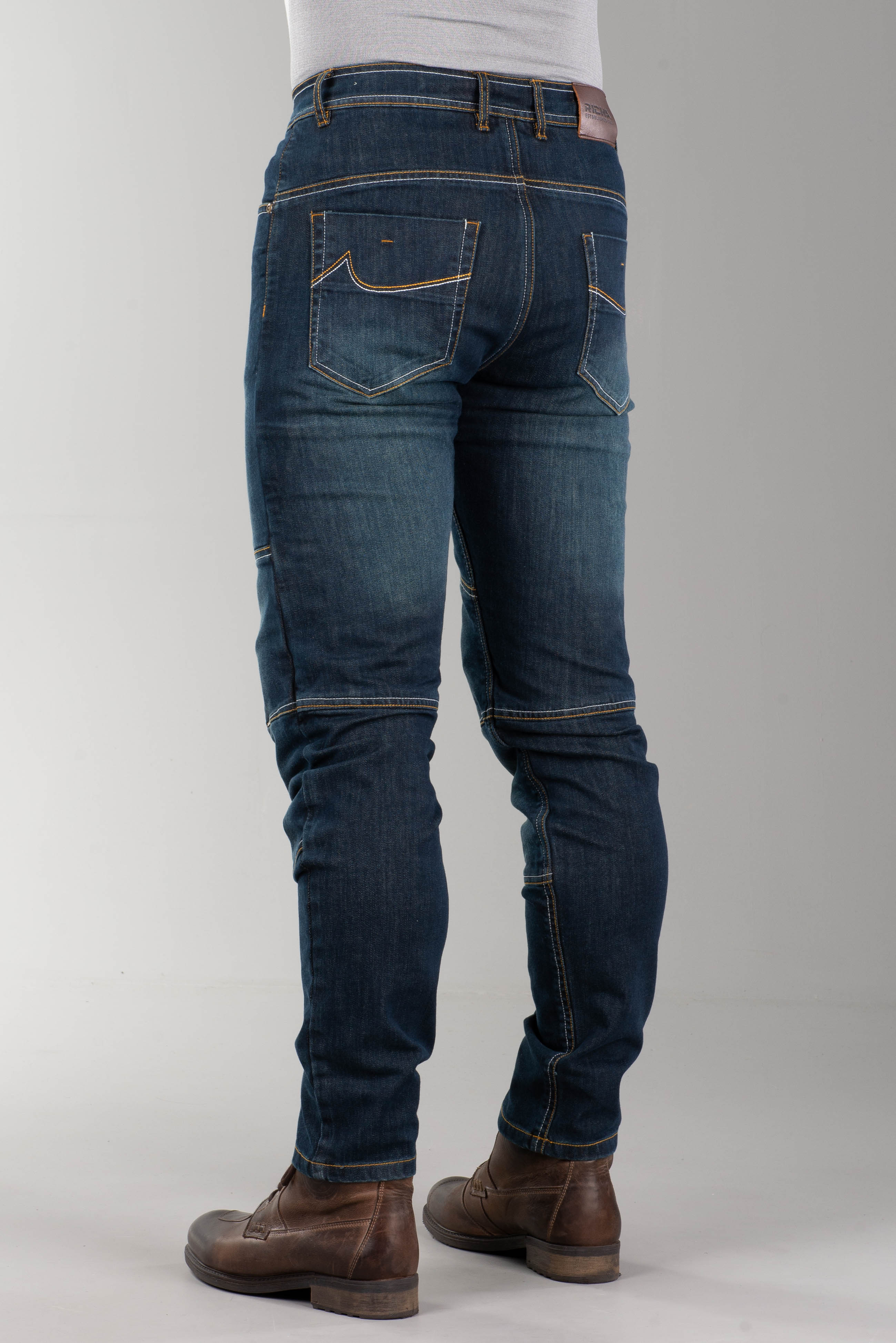 Vaqueros de Moto Richa Throne
