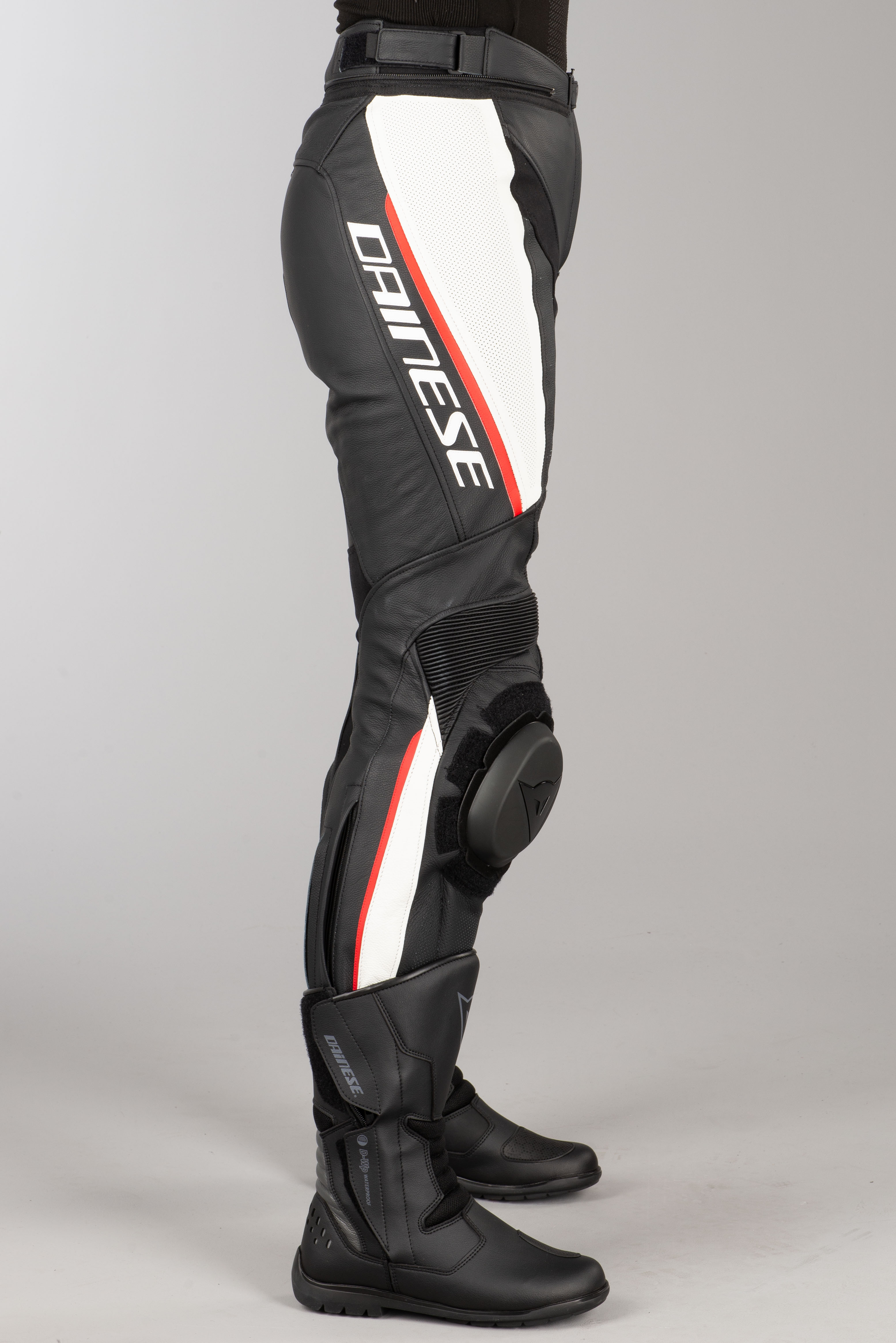 Skinnbukser Dame Dainese Delta 3 Perf. Svart Hvit Rød Skinnbukser Dame Dainese Delta 3 Perf. Svart Hvit Rød