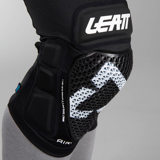 Leatt AirFlex Pro Knee Guard Black Now 10 Savings 24mx.co.uk Leatt AirFlex Pro Knee Guard Black Now 10 Savings 24mx.co.uk