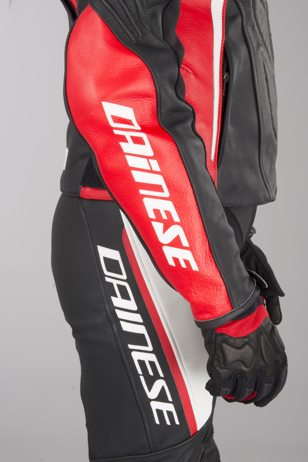 Skinnjakke Dame Dainese Avro D1 Svart Rød Hvit Nå 31% Du Skinnjakke Dame Dainese Avro D1 Svart Rød Hvit Nå 31% Du