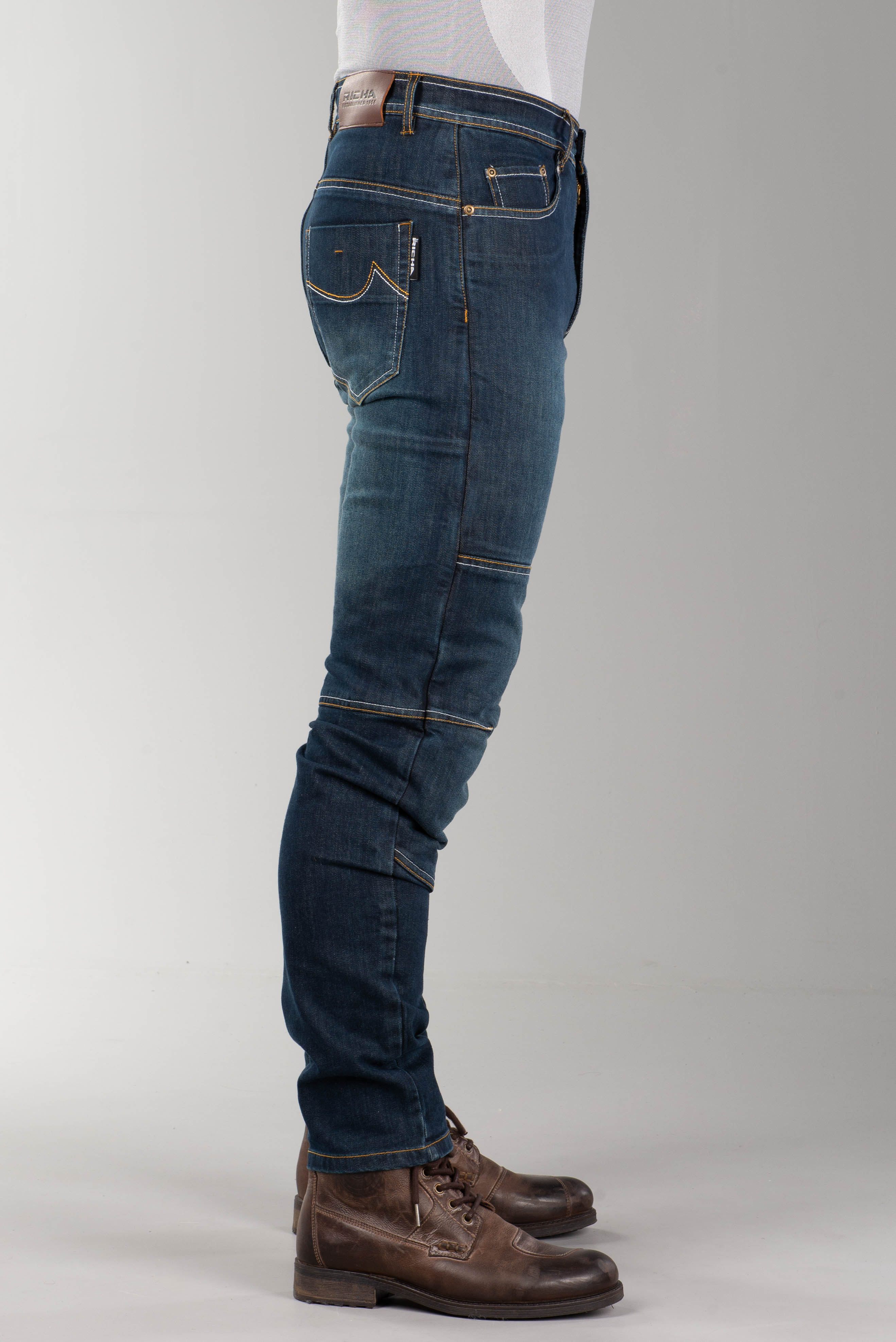 Vaqueros de Moto Richa Throne