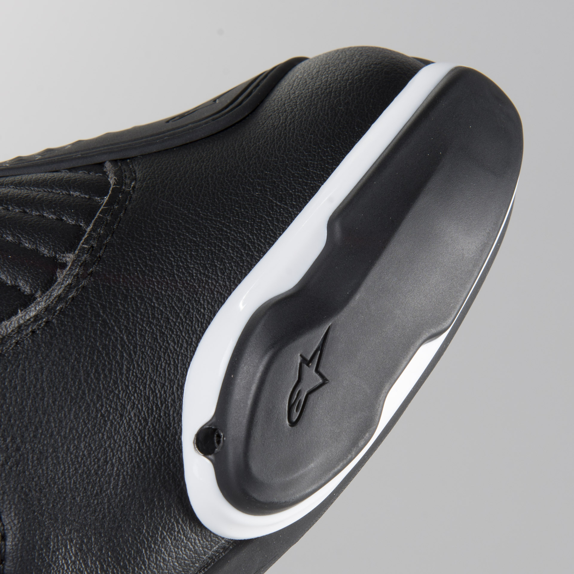 Alpinestars SMX Plus v2 MC Shoes | 24MX