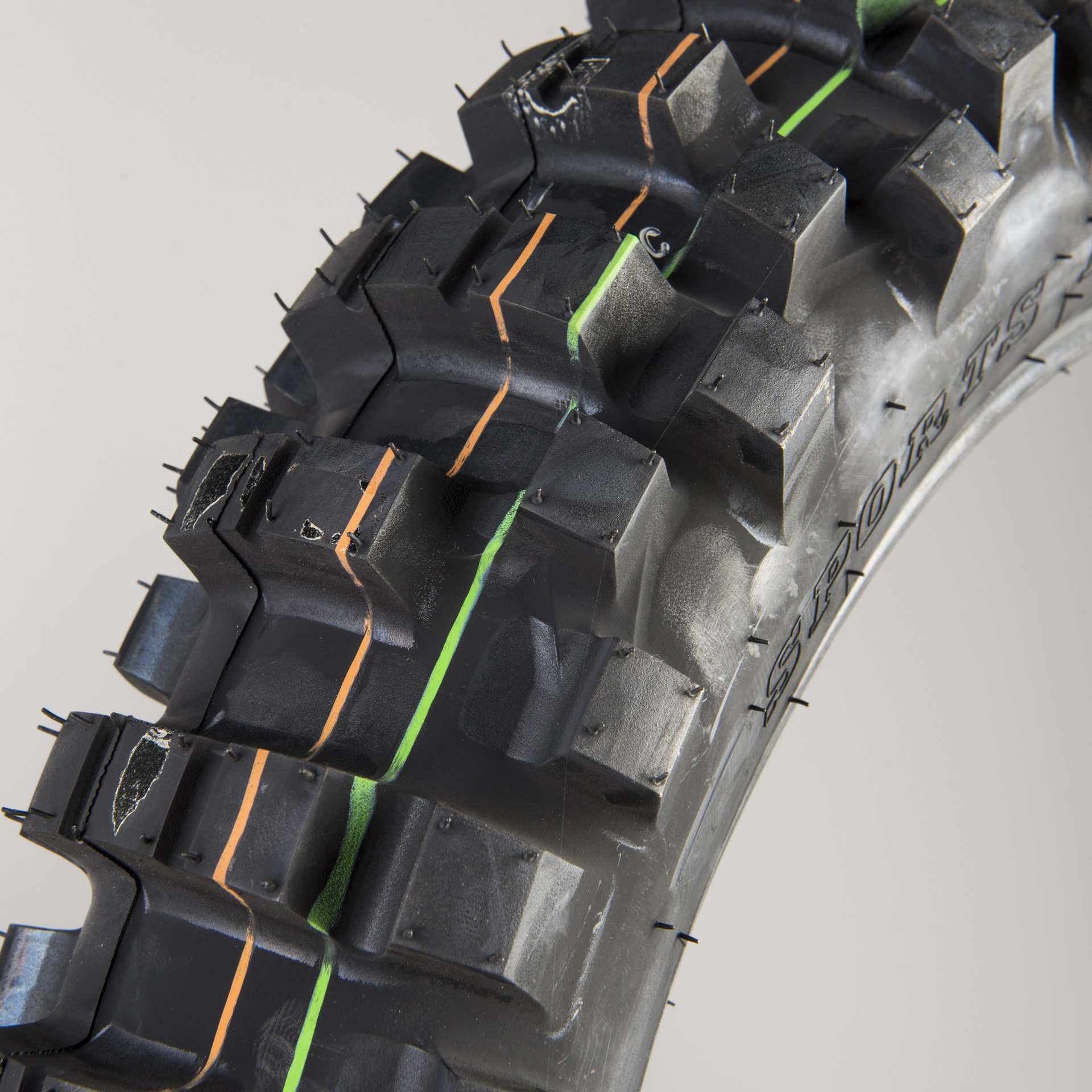 Dunlop D952 Rear Tyre 19"