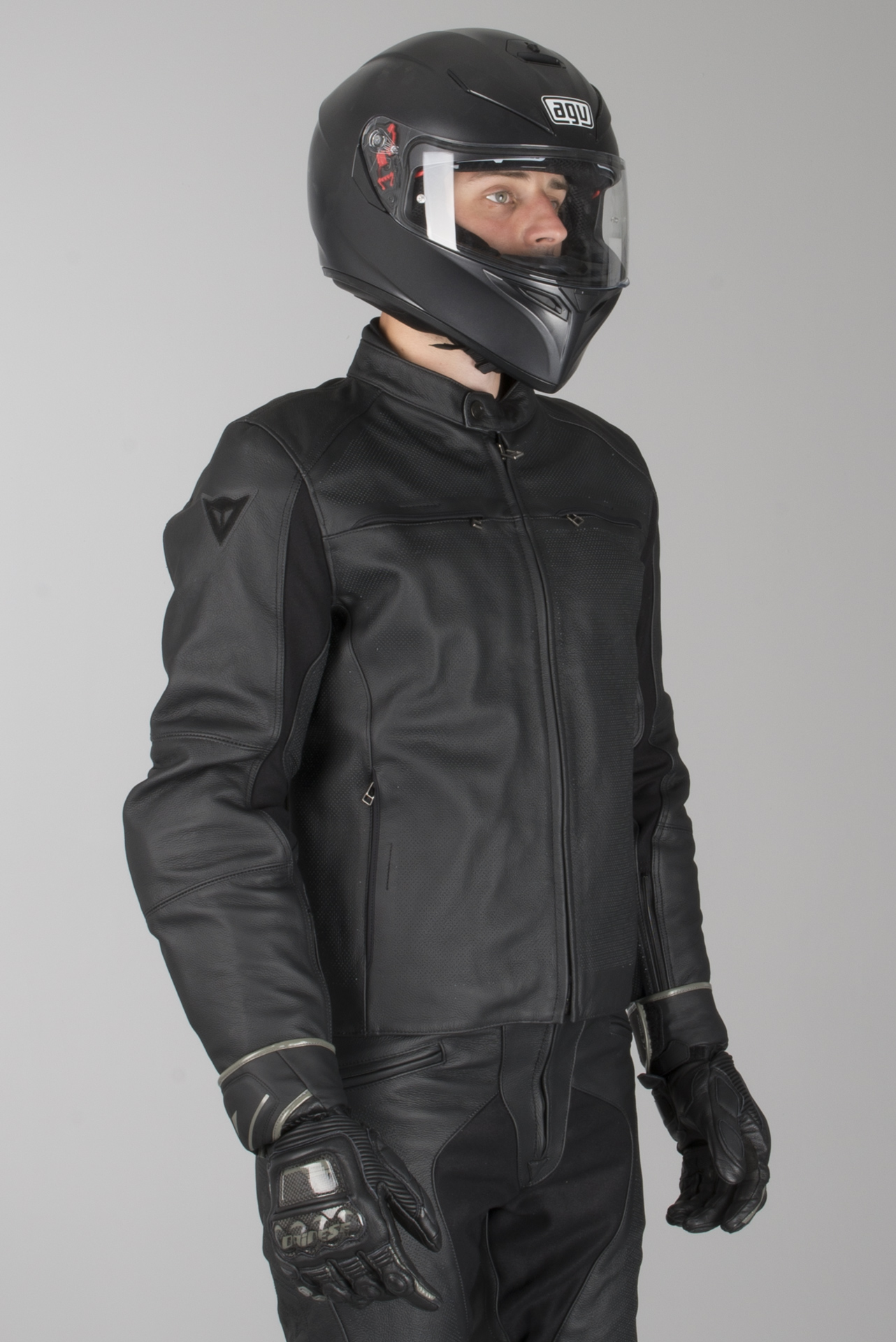 Skinnjakke Dainese Razon Perf. Svart Nå 1% Du sparer Dainese Razon Skinnjakke Sort | | HanssonsMC