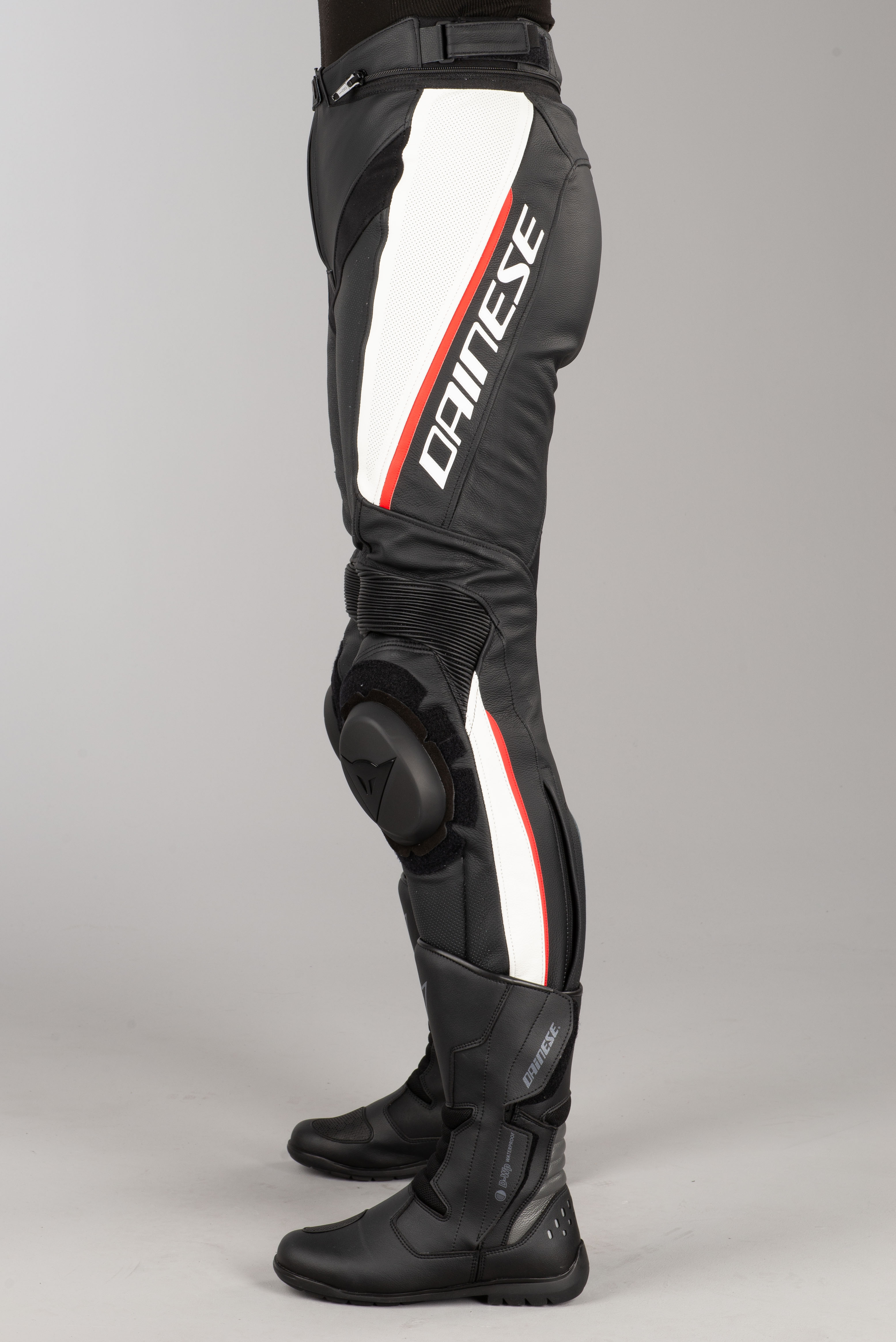 Skinnbukser Dame Dainese Delta 3 Perf. Svart Hvit Rød Skinnbukser Dame Dainese Delta 3 Perf. Svart Hvit Rød