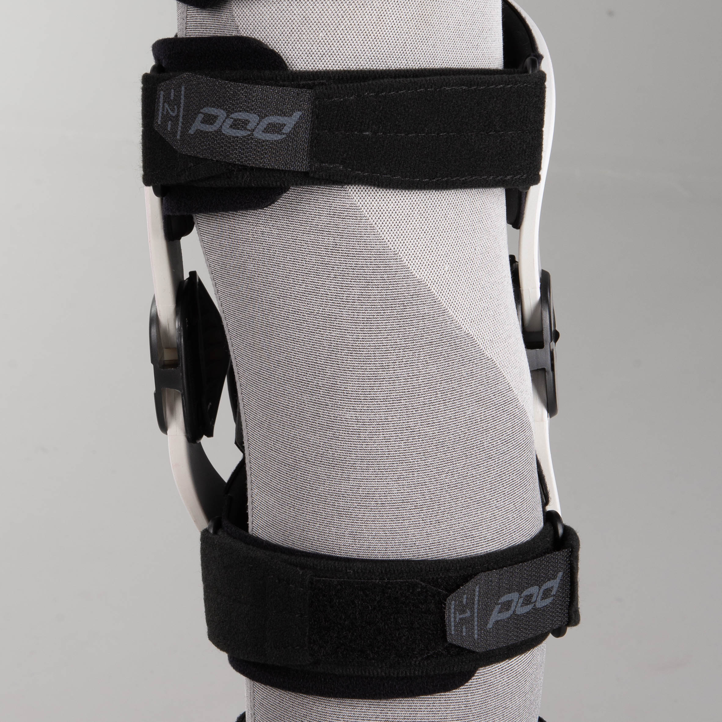 POD K4 2.0 Right Knee Guard Black-White