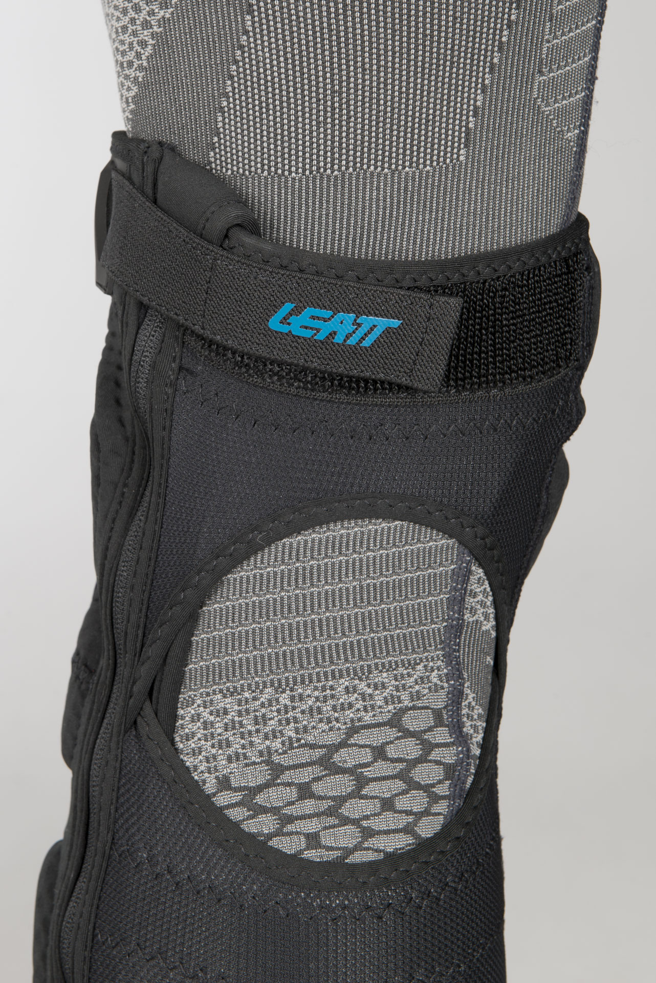 Leatt 3DF 5.0 Zip Knee Protection White-Black