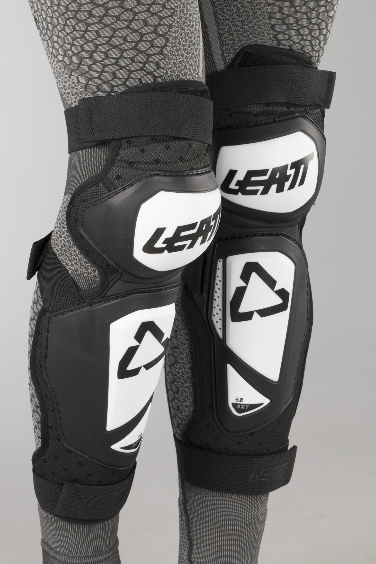 Knäskydd Leatt 3.0 EXT Vit Svart Knäskydd Leatt 3.0 EXT Vit Svart