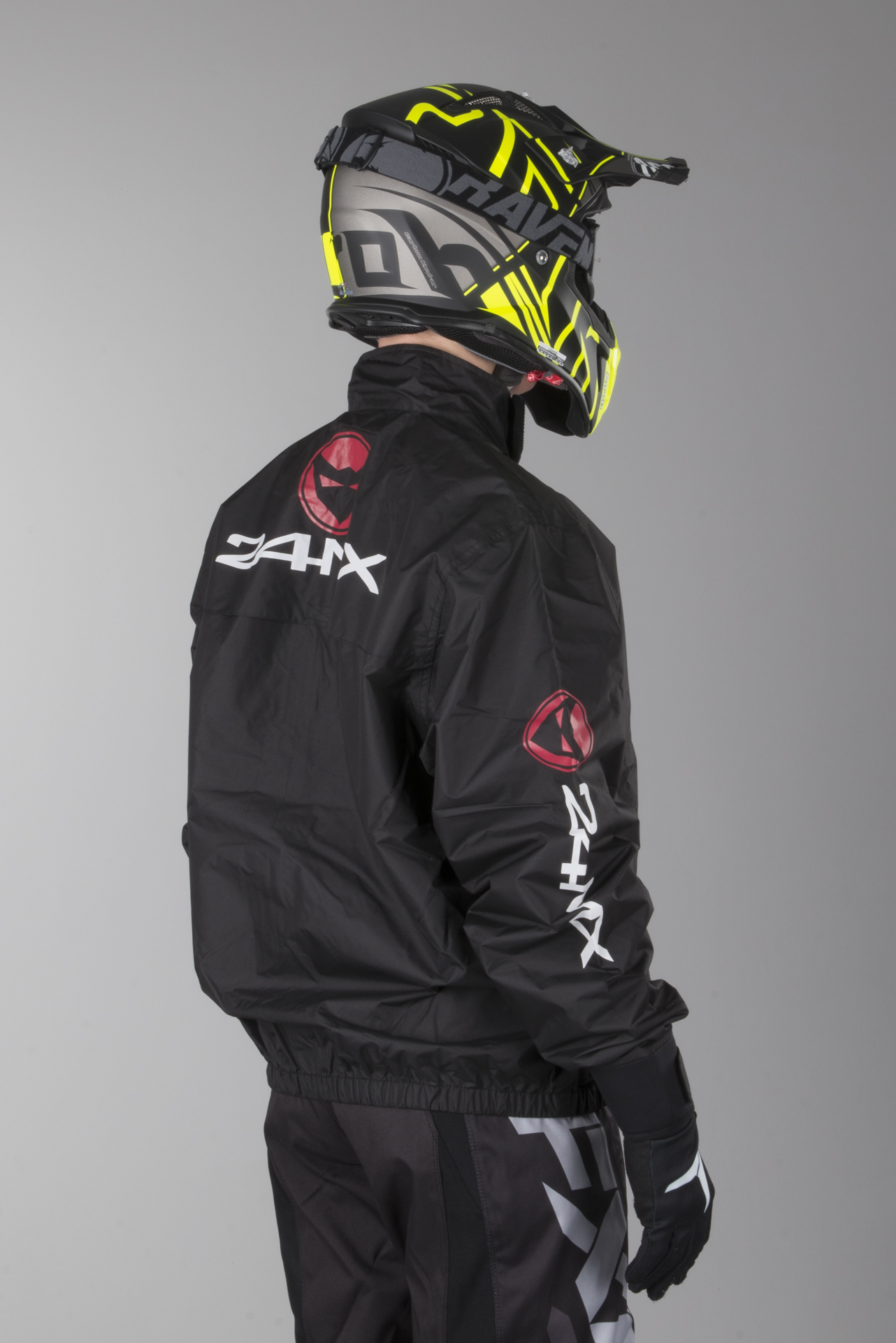 Chaqueta Cortavientos y Resistente al Agua 24MX