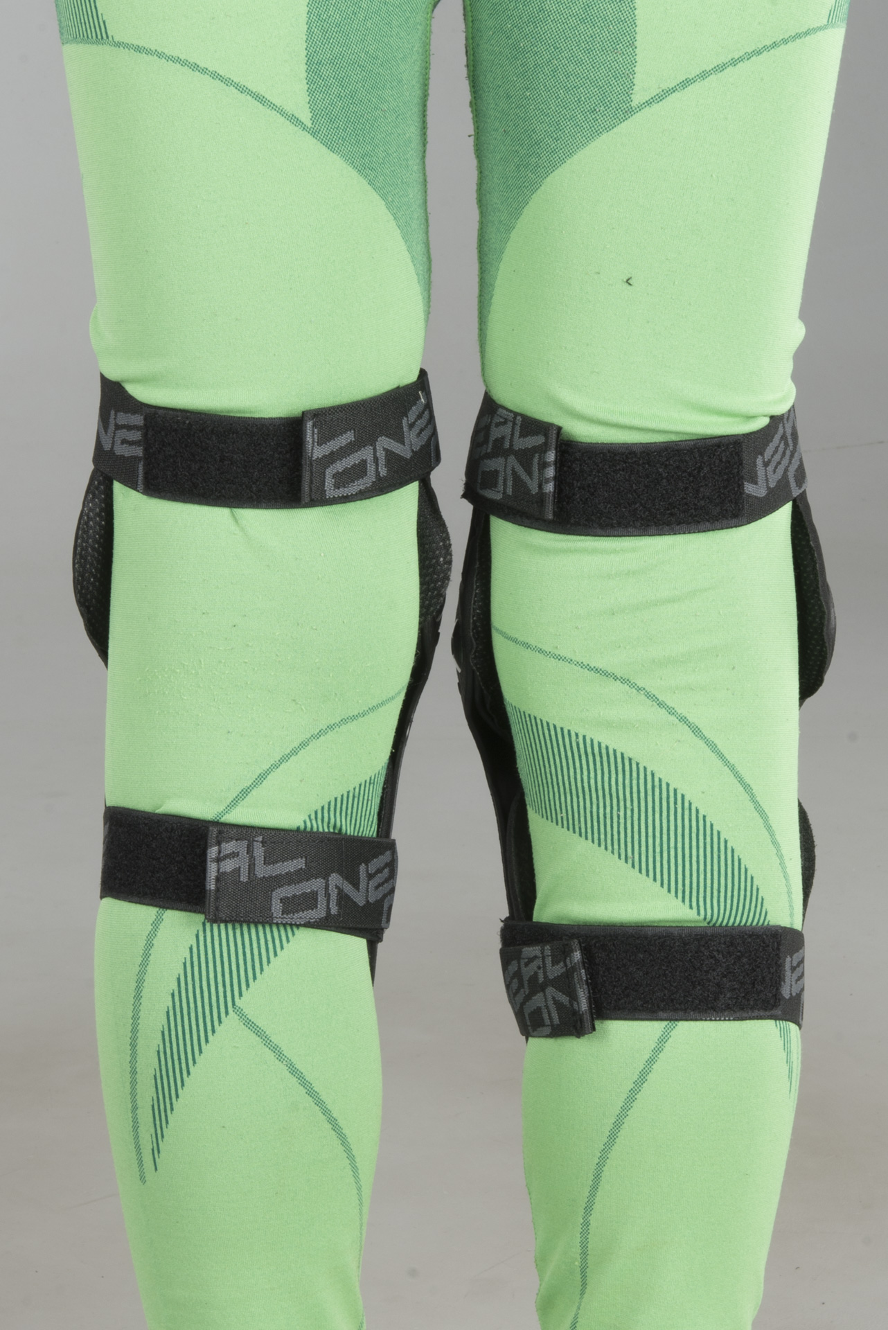 O'Neal Youth Pumpgun Carbon Look Knee Guards