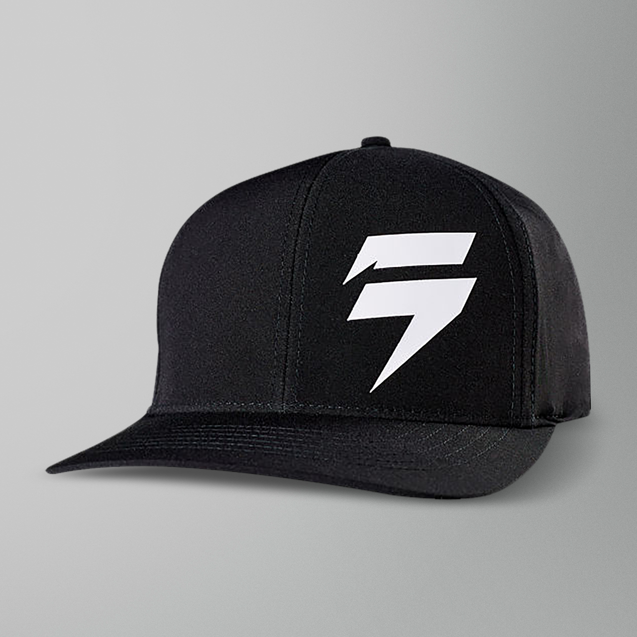 black flexfit hat