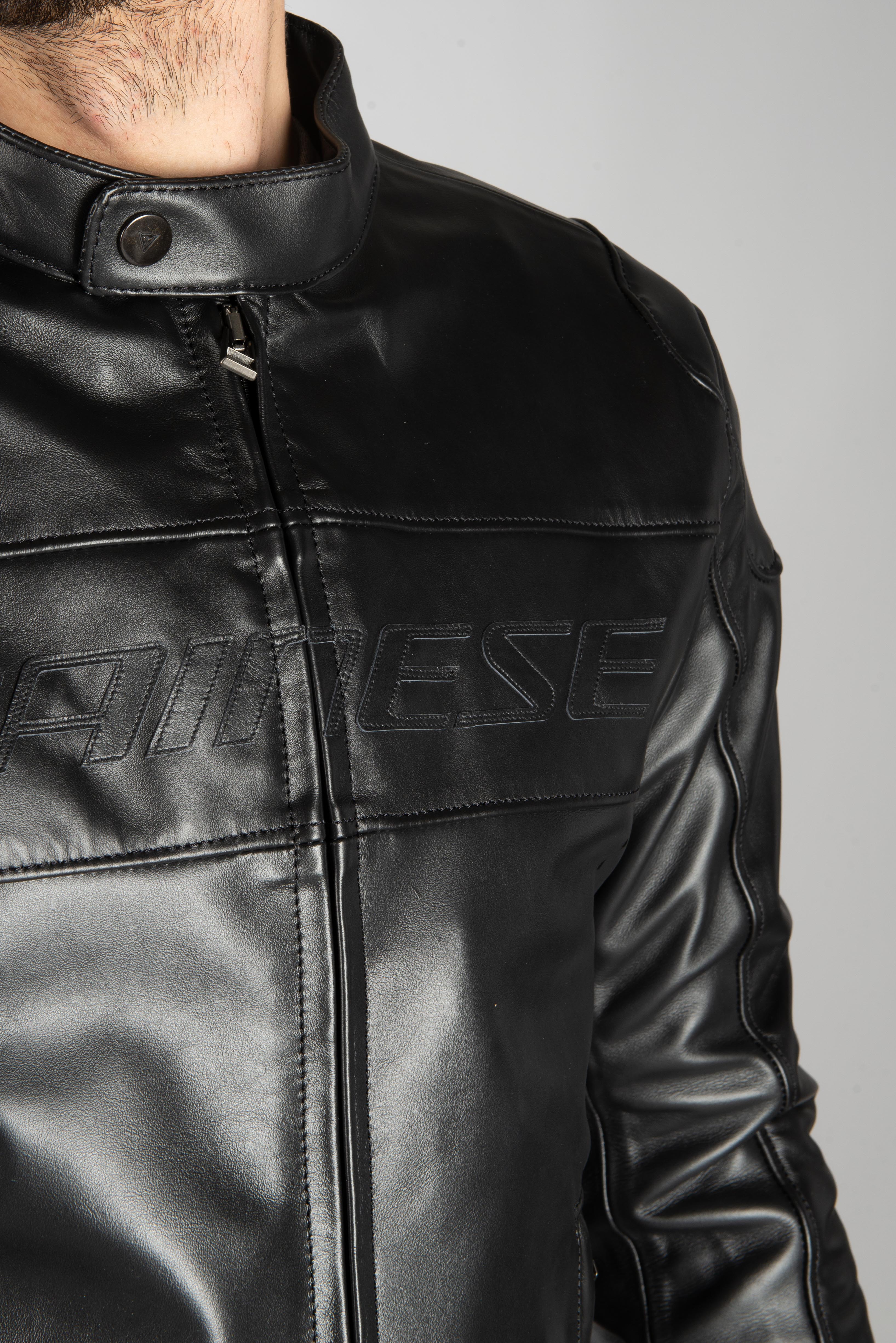 Skinnjakke Dainese Bardo Svart Nå 10% Du sparer XLmoto.no Skinnjakke Alpinestars Brena Airflow Svart Mørkegrå Nå 4