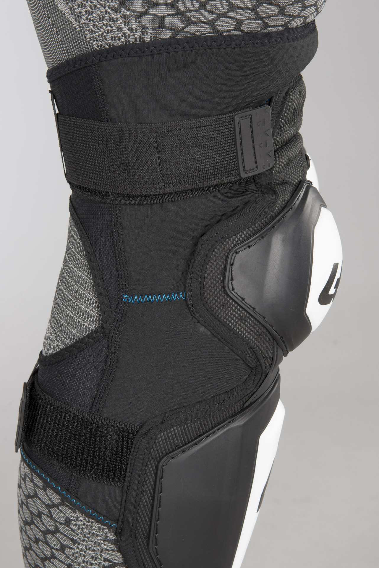 Rodilleras Leatt EXT Blanco-Negro