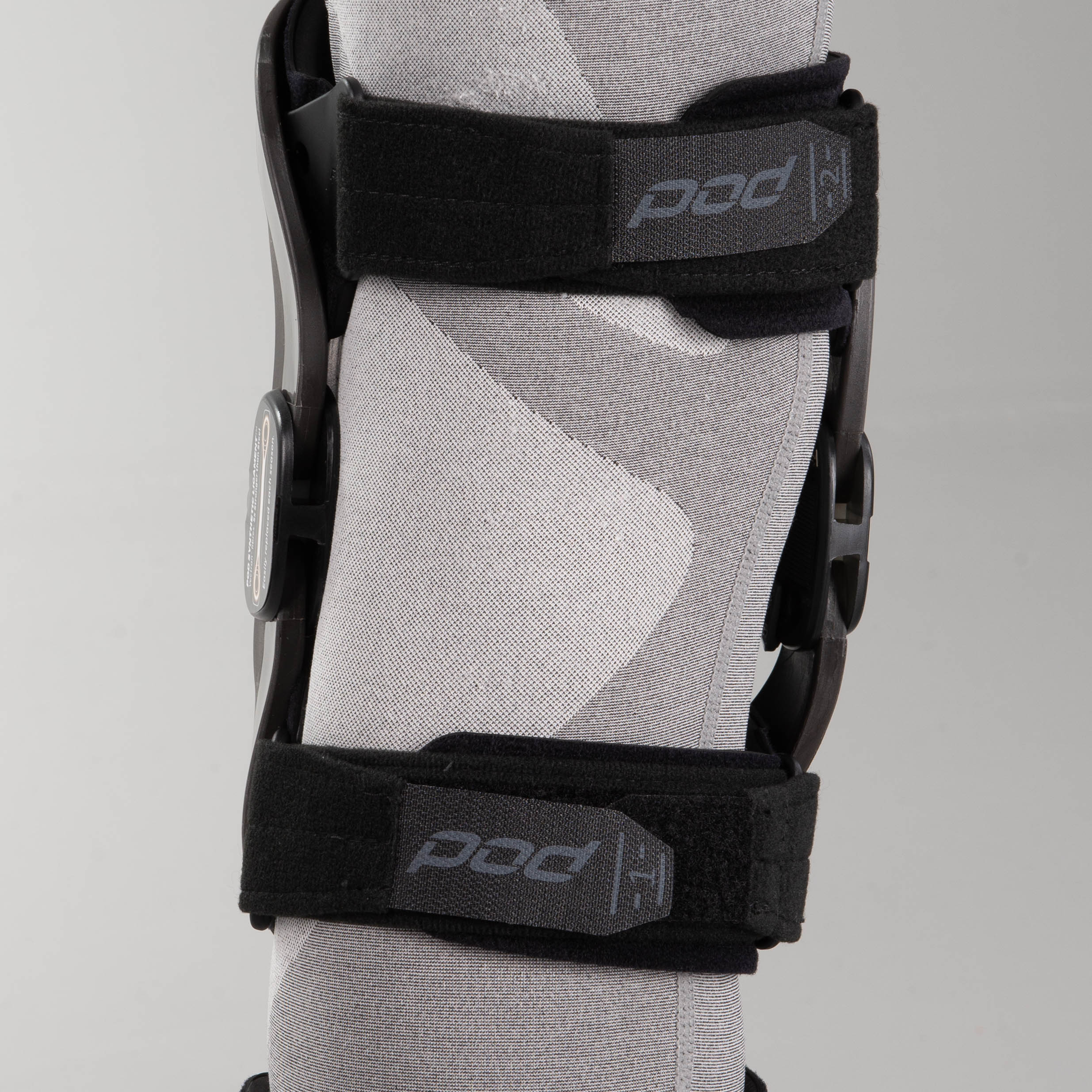 POD K4 2.0 Knee Brace M/L ブラック 一度使用の美品‼️ Amazon.com: K4 2.0 Knee Brace (PR) : Automotive