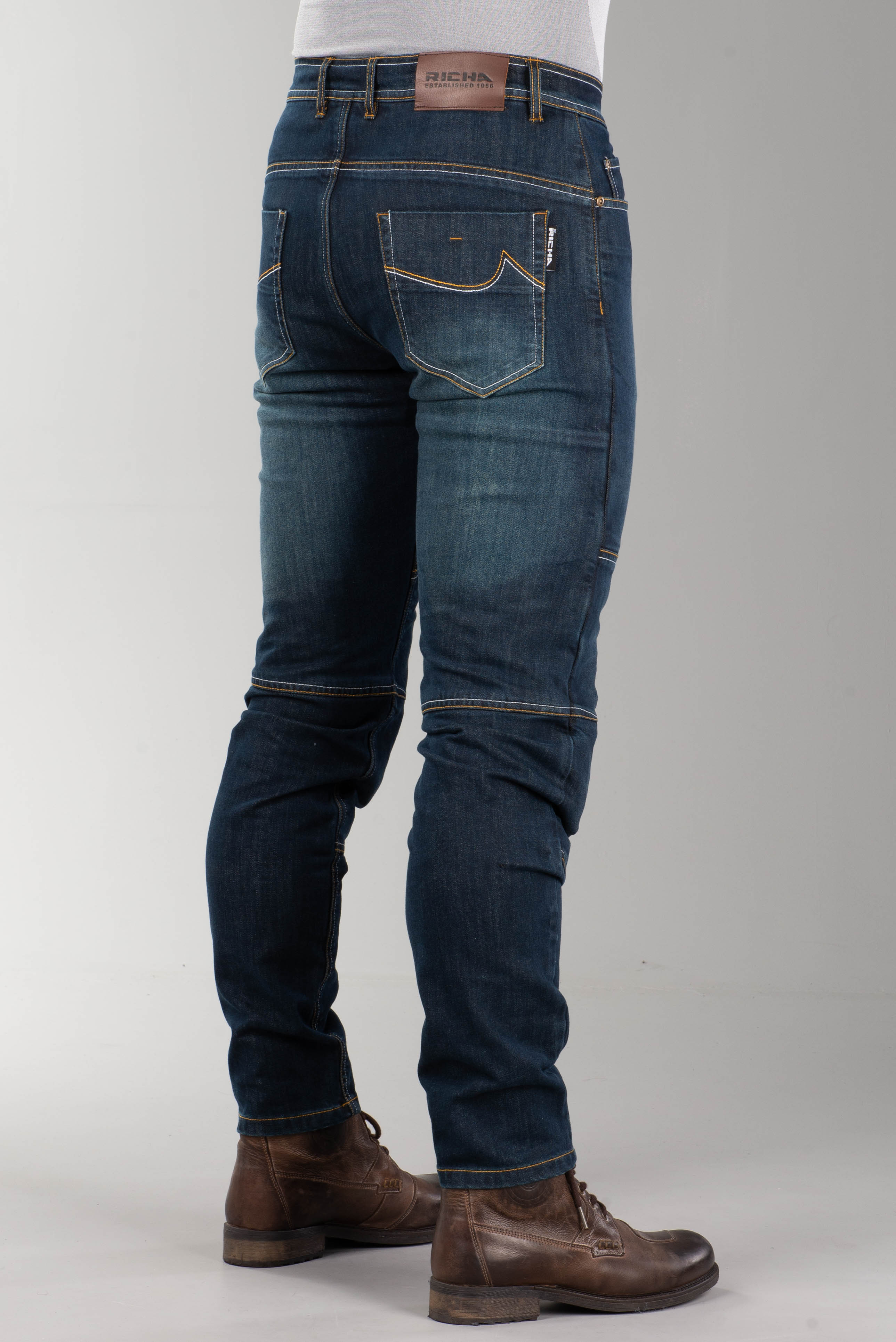 Vaqueros de Moto Richa Throne