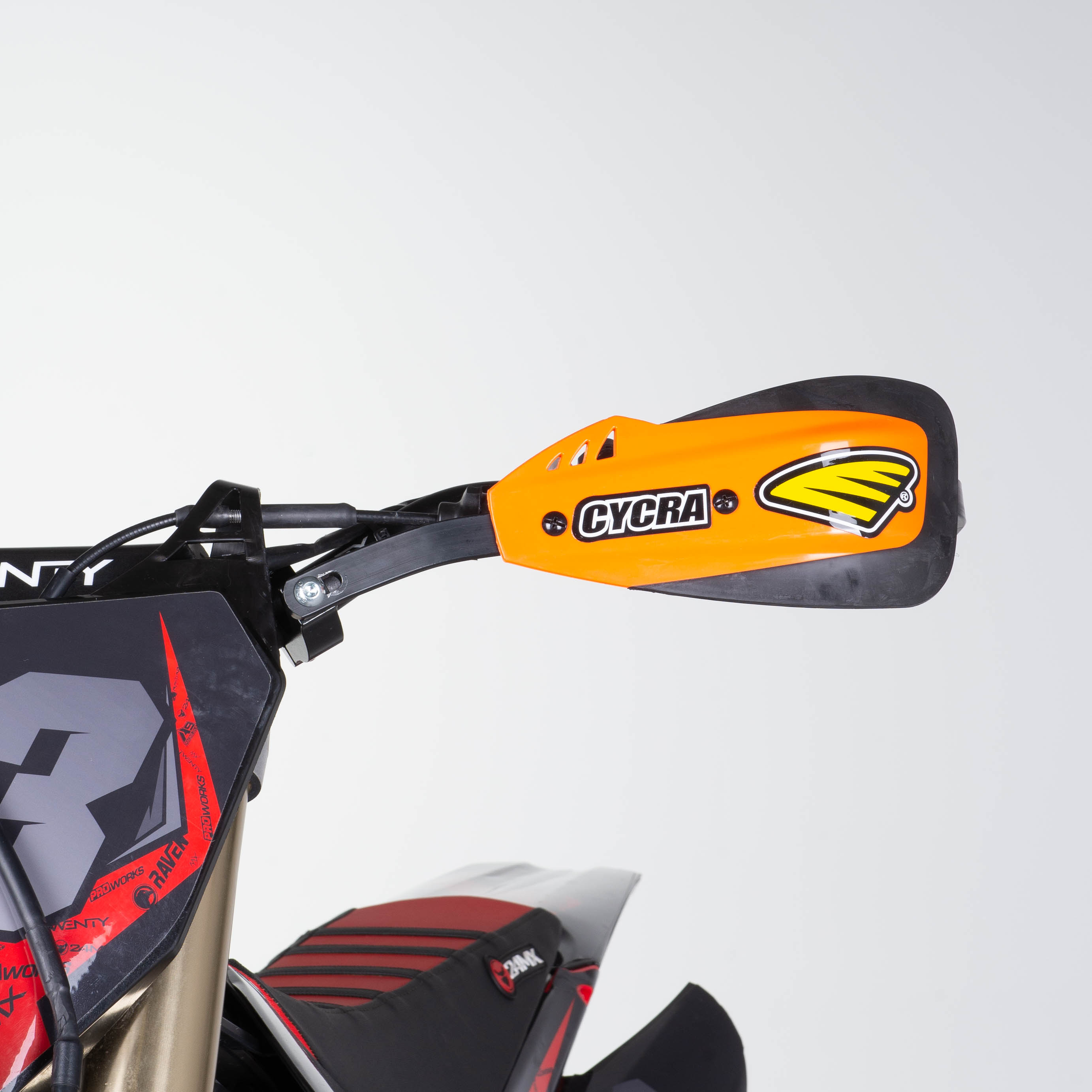 Juego de Paramanos Cycra Series One Bar Pack (sin Anclaje)