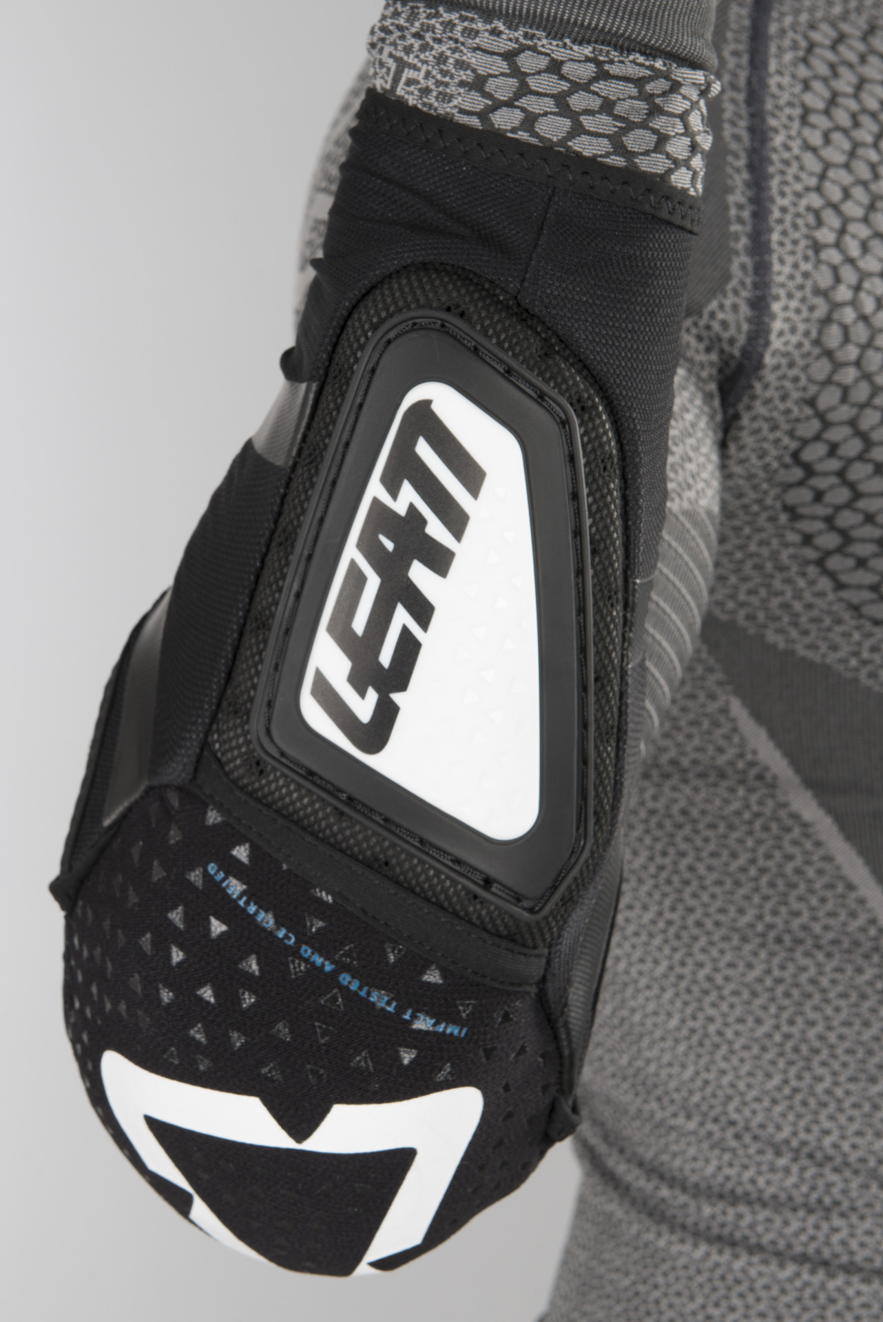 Coderas Leatt 3DF Hybrid Blanco-Negro
