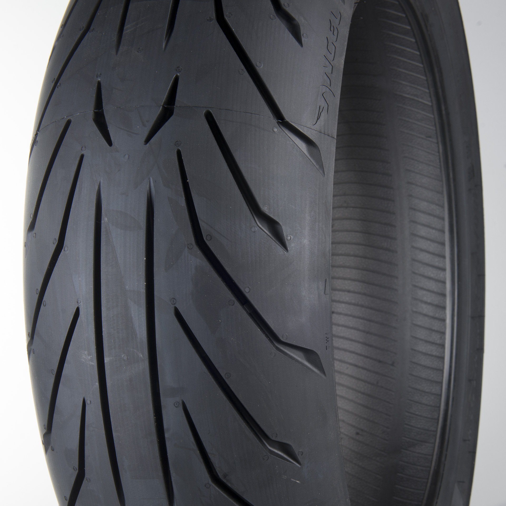 Neumático Trasero Pirelli Angel GT II