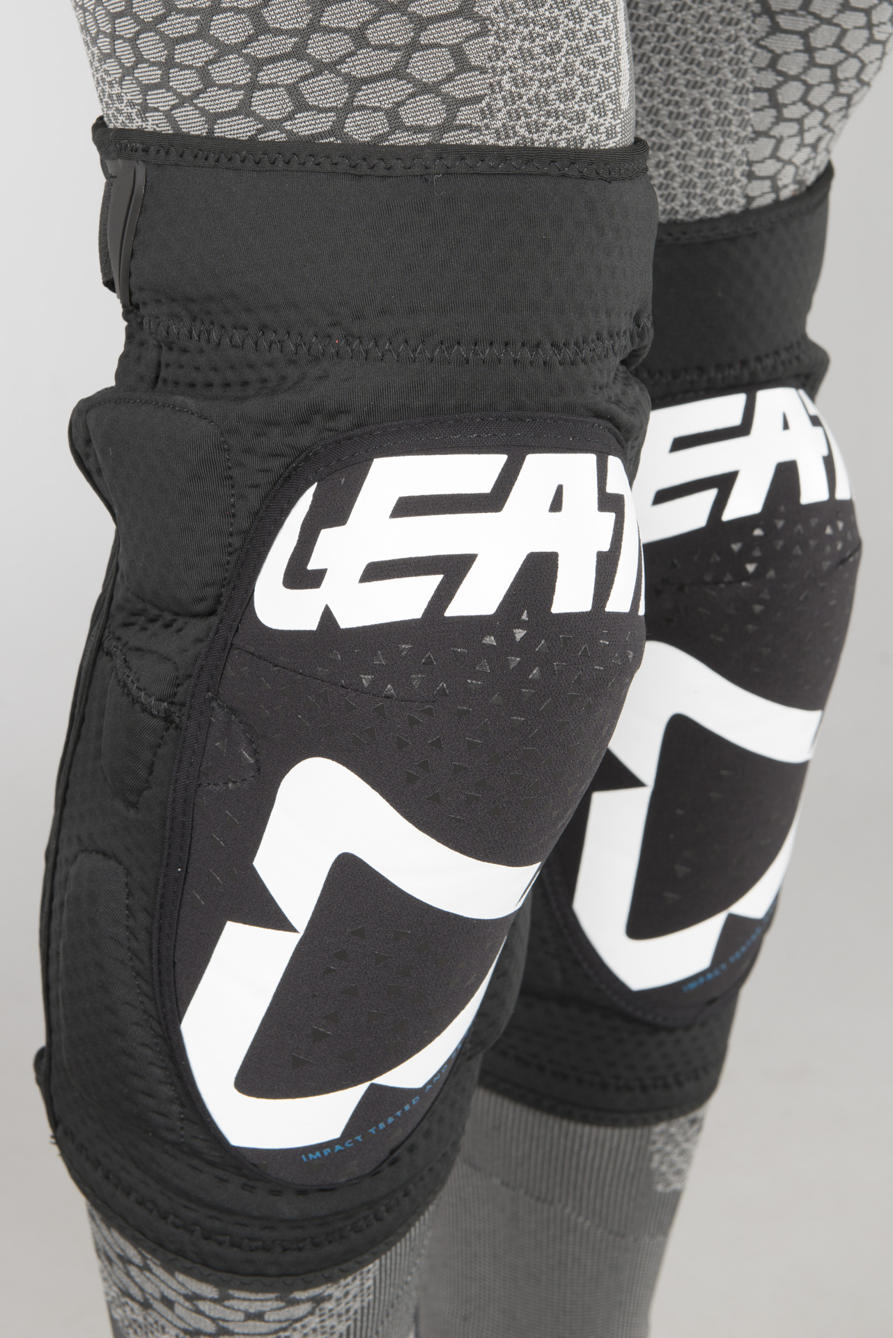 Leatt 3DF 5.0 Zip Knee Protection White-Black