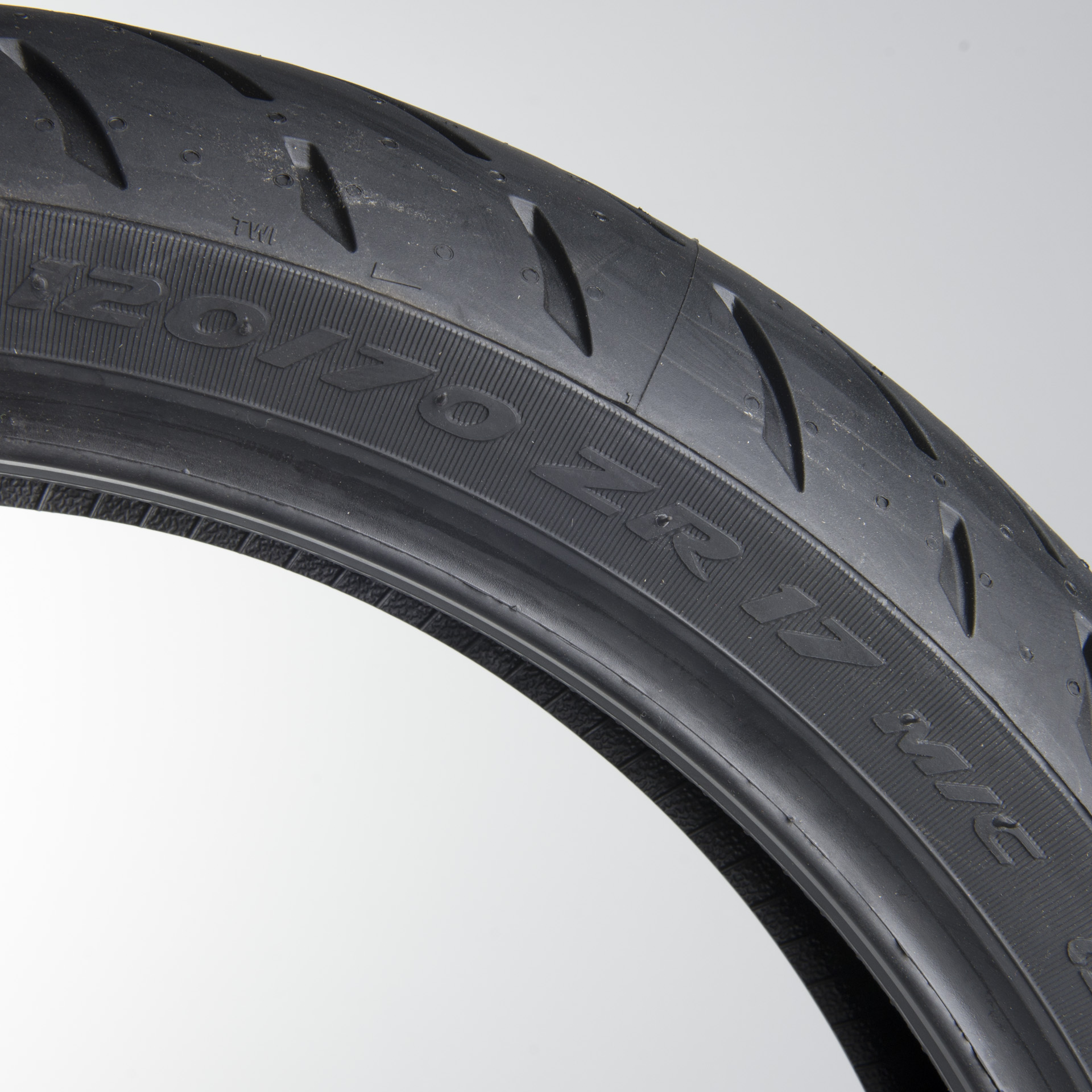 Metzeler ROADTEC™ 01 MC Front/Rear Tyre 4.00 - 18 M/C 64V TL