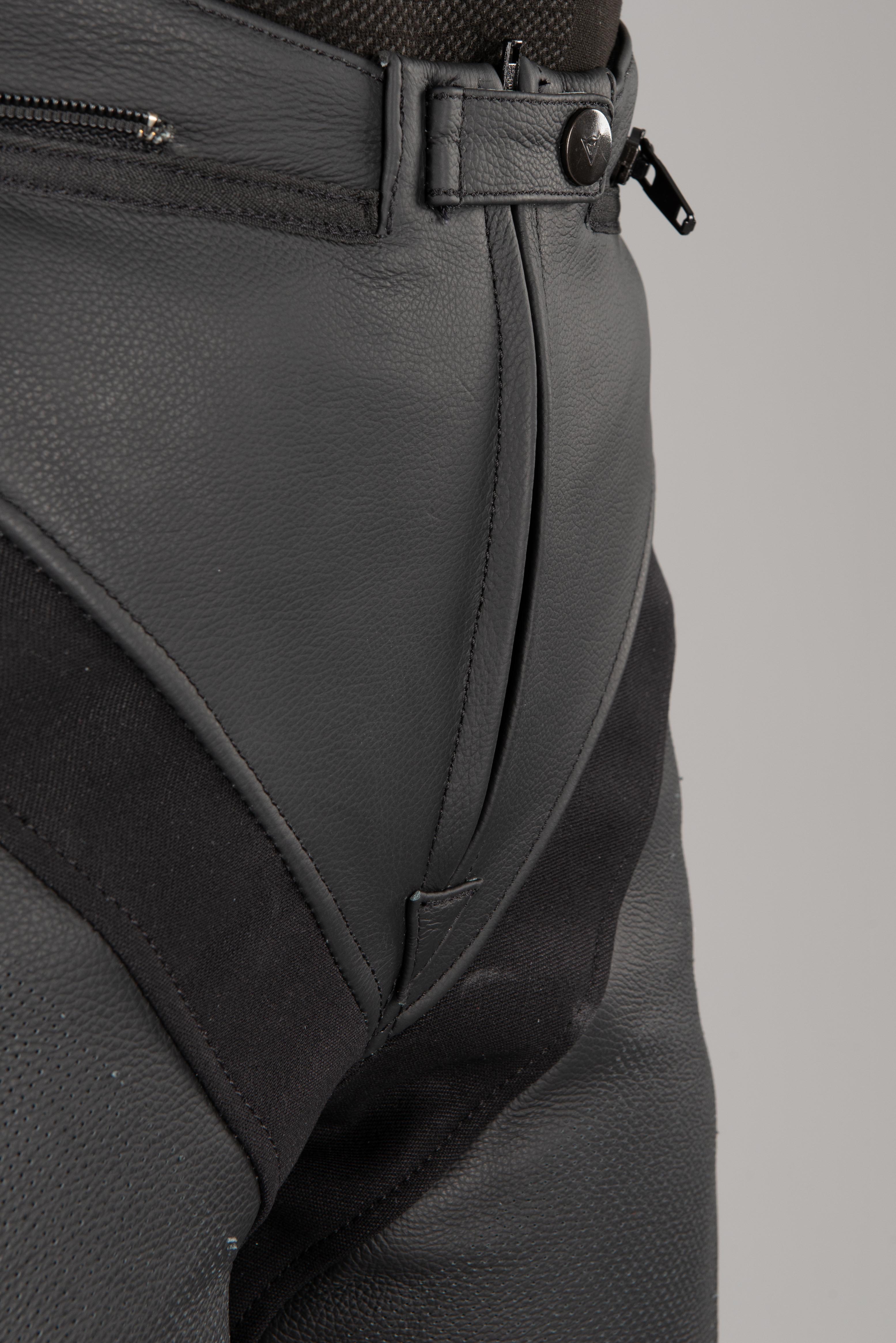 Skinnbukser Dame Dainese Delta 3 Perf. Svart Hvit Rød Skinnbukser Dame Dainese Delta 3 Perf. Svart Hvit Rød