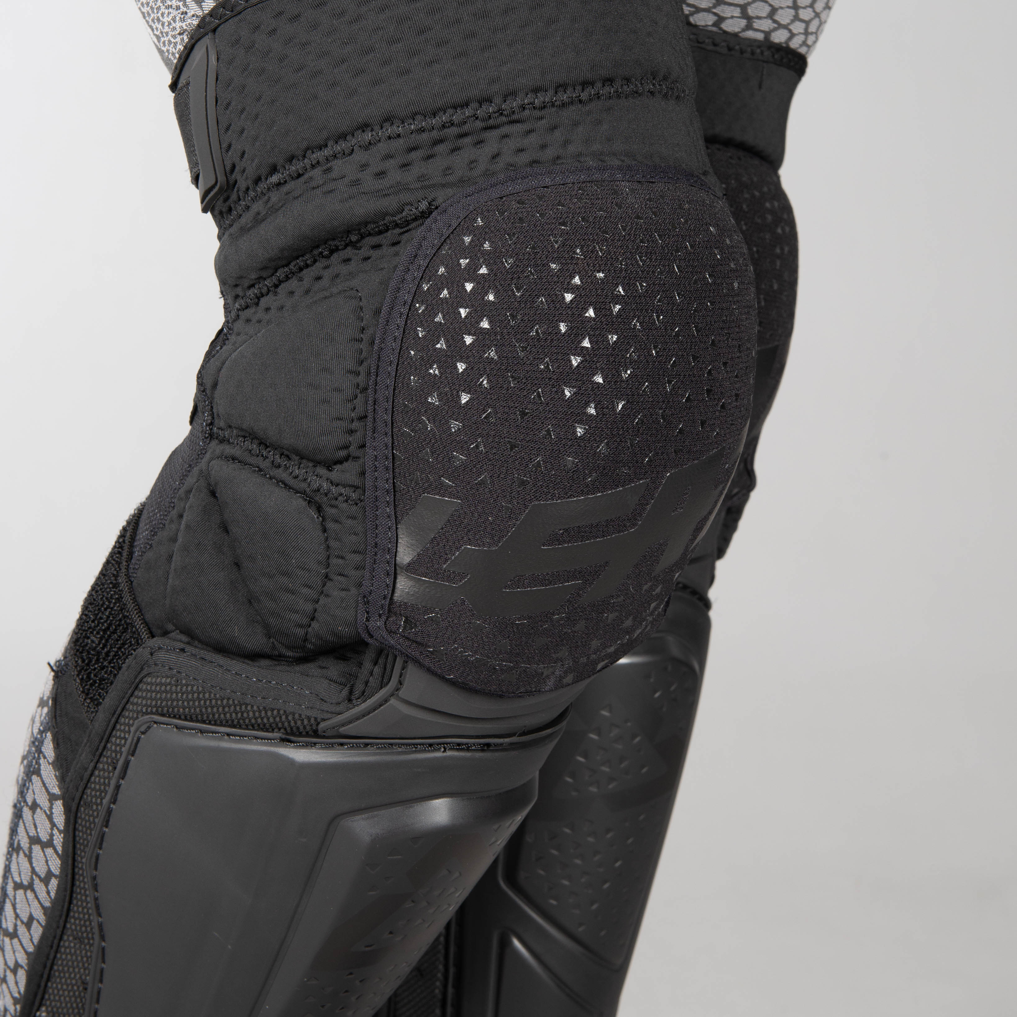 Rodilleras Leatt 3DF Hybrid EXT Negras