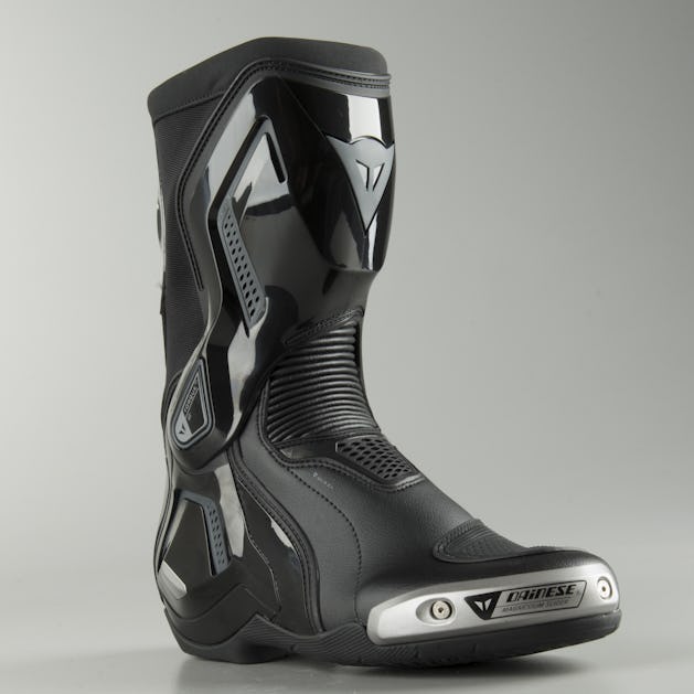 Boot out. Dainese Torque d1. Dainese Nexus 2 мотоботы. Мотоботы Dainese Torque 3. Dainese course d1 out Air.