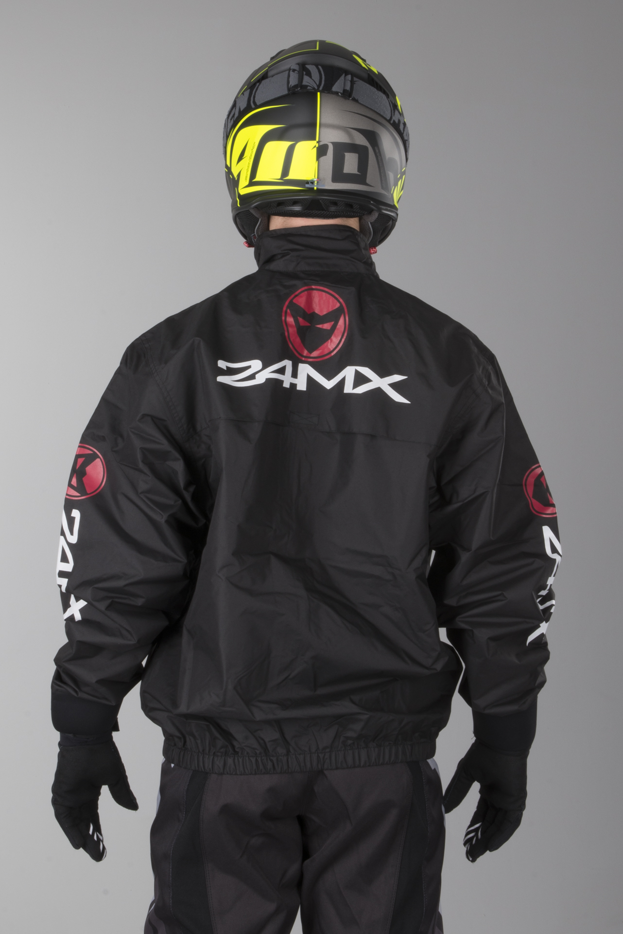 Chaqueta Cortavientos y Resistente al Agua 24MX