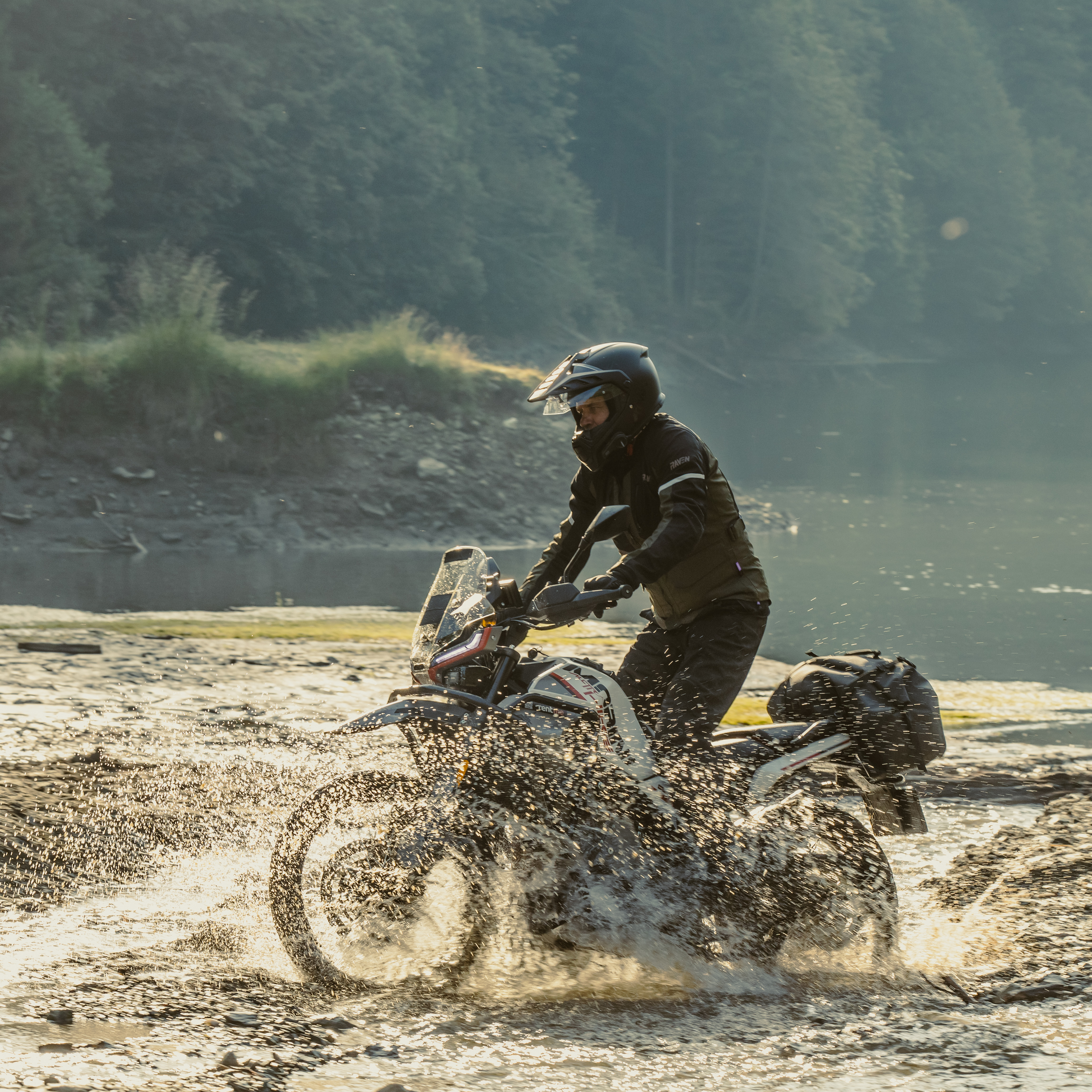 Casque Adventure Raven Rauk